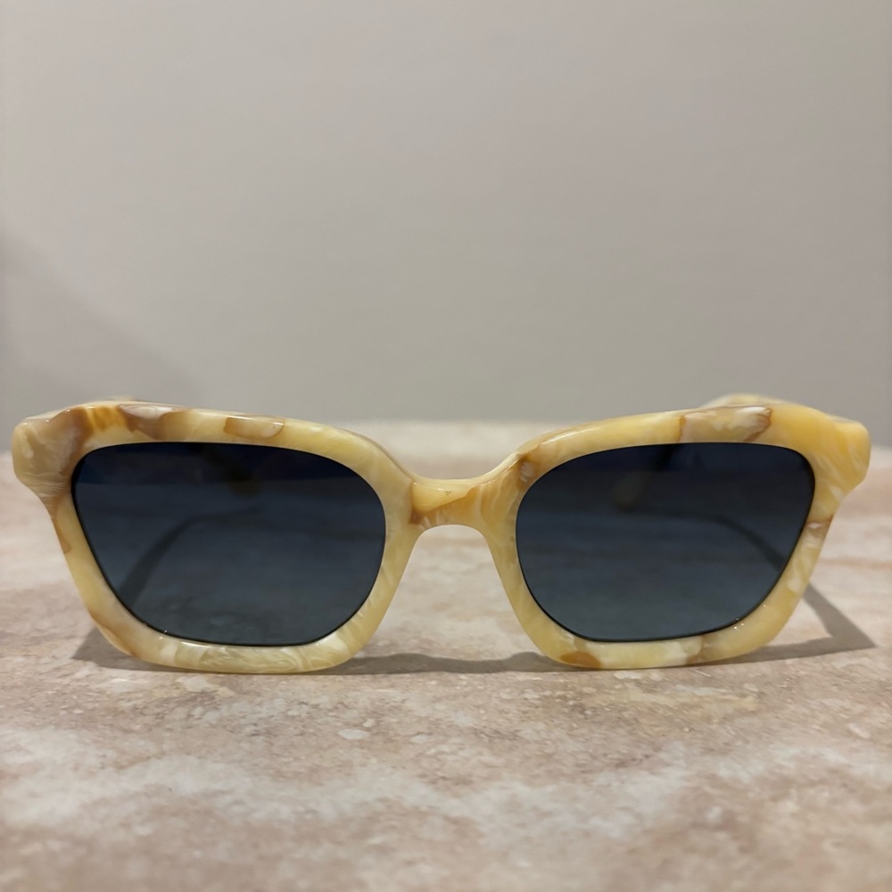 Wolfspout Linen Meringue Rectangular Shaped Sungl… - image 2